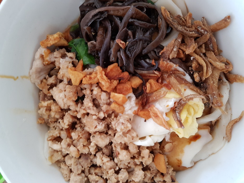 干撈板麵加蛋 Dry Pan Mee w/Egg $6.50 @ 新永順茶餐室 Restoran Weng Soon Jaya USJ17