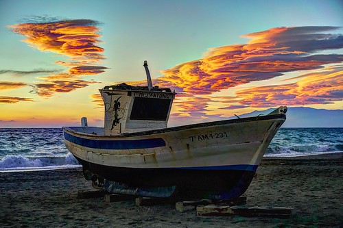 barca boat barco nubes clouds cabodegata almeria andalucia mar cielo sea sky mediterráneo españa spain sur south paisaje pesca landscape
