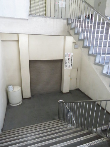 金沢競馬場の奥の階段