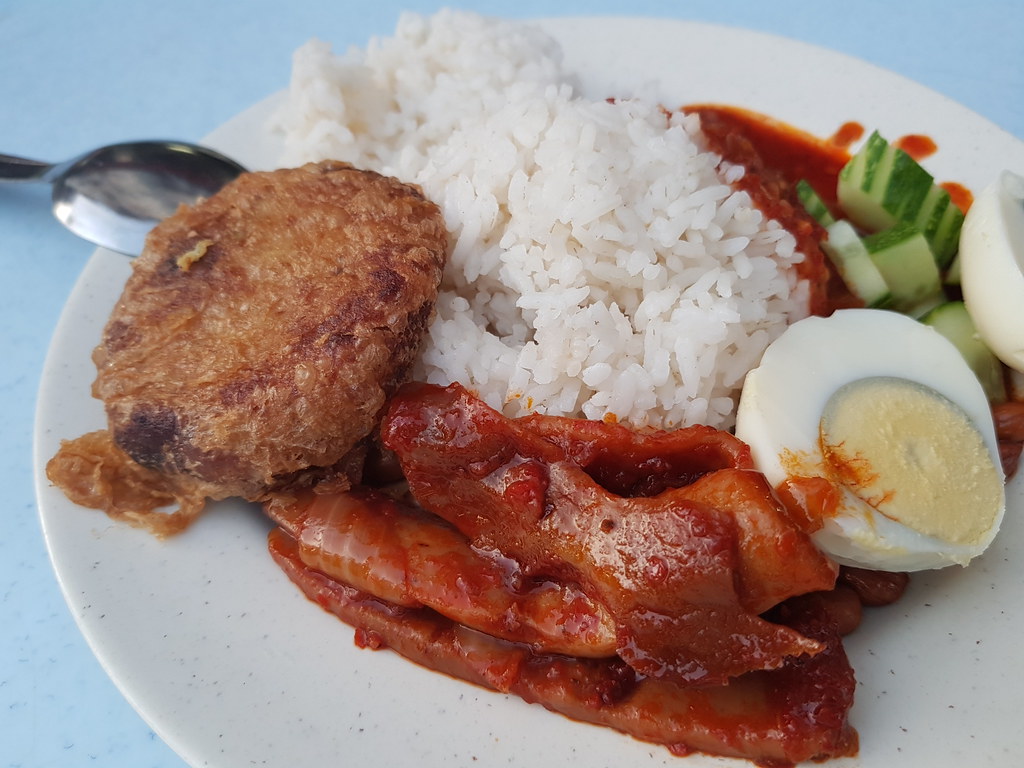 马来椰浆饭加乌贼和马来土豆饼 Nasi Lemak w/Sotong & Malay Patato Patties (Pekedil Kentang) $7 @ Restoran Ceria Shah Alam