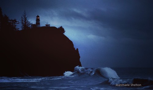 nikon nature ocean landscape capedisappointment washingtonstate lighthouse waves nighttime beach jeanmarieshelton