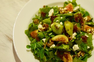 grilled fig and arugula salad
