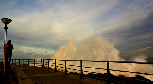 high wave photographer embankment dangerouswaves walksbythewater storm watersplashes sunset beautifulscenery