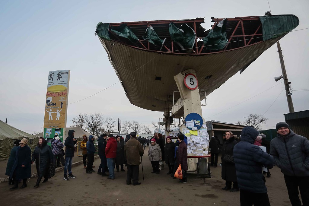 КПВВ у Станицы Луганской - хорошо продуманное унижение (фото) OLE_4535