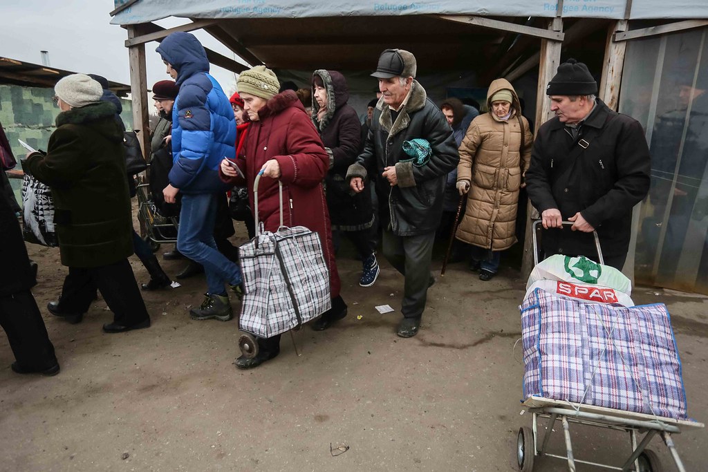 КПВВ у Станицы Луганской - хорошо продуманное унижение (фото) OLE_4413
