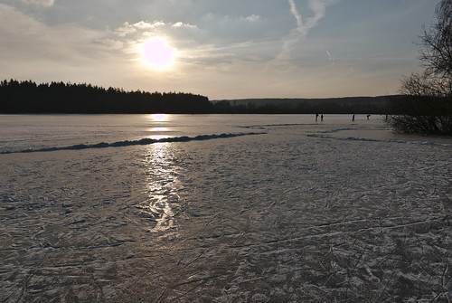 winter pond frozen frost ice sunshine afternoon velkáhleďsebe lumix lx100 knížecírybník knížák