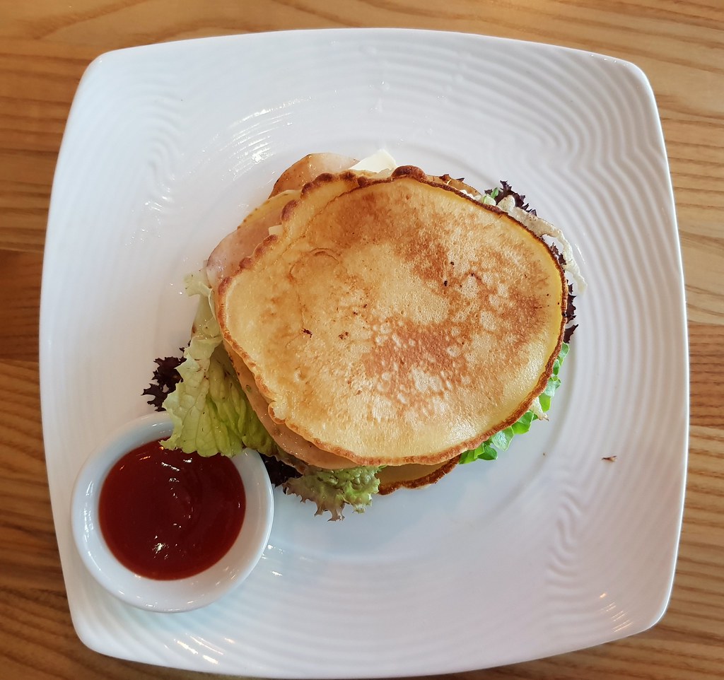 Pancake Burger w/Teh Tarik $9.90 @ The Food Tree Cafe Glenmarie Shah Alam