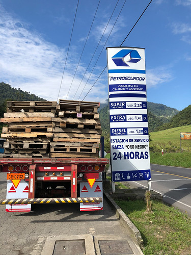 sign provinciadenapo ecuador truck