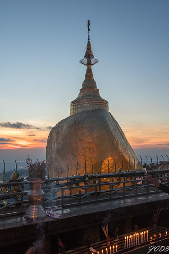 myanmar pagode rocherdor kyaikto goldenrock monstate myanmarbirmanie mm