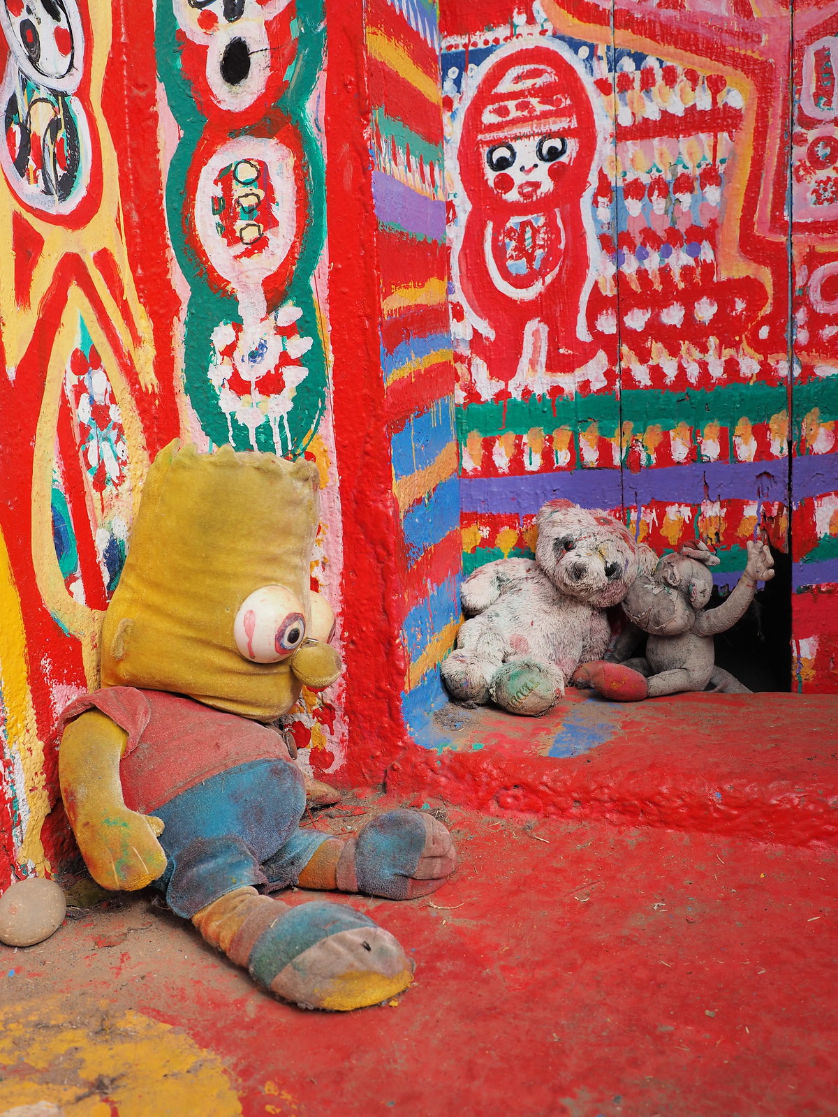 Abandoned dolls at Rainbow Village (彩虹眷村)