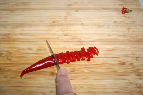 17 - Chili in Ringe schneiden / Cut chili in rings