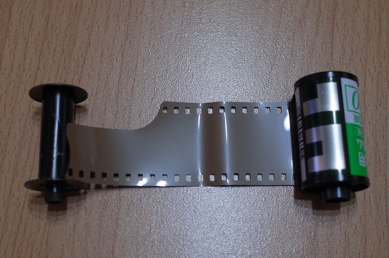 FUJIFILM記録用カラーフィルムをスプールに挿入