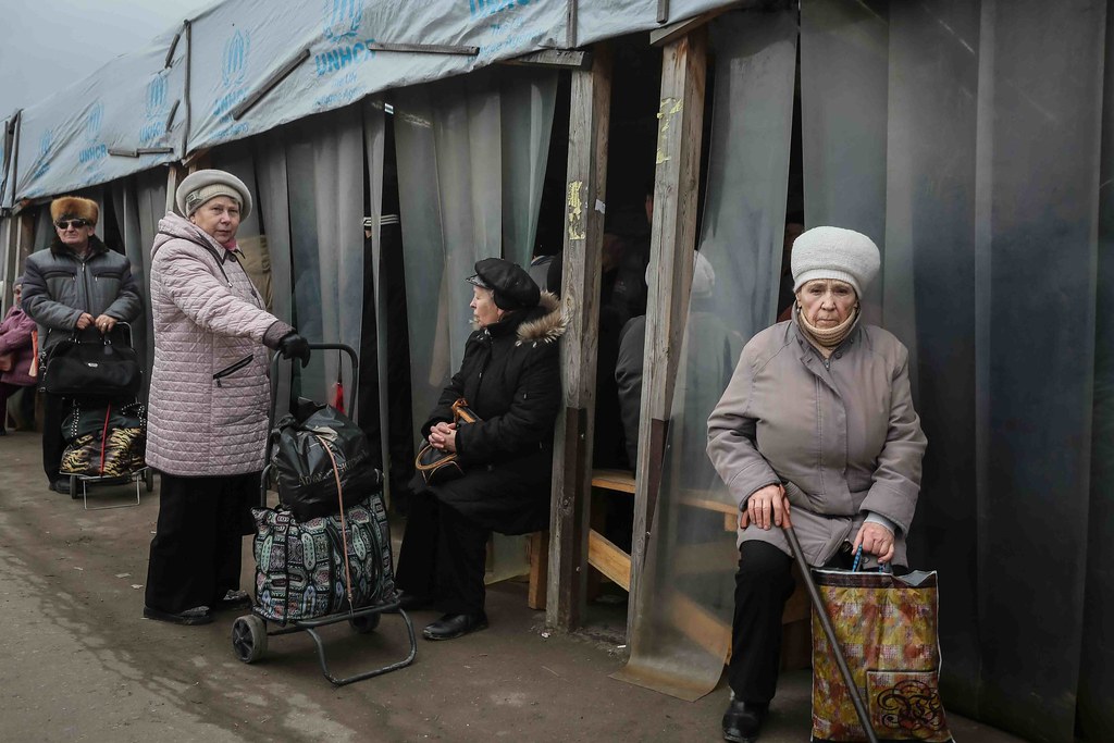 КПВВ у Станицы Луганской - хорошо продуманное унижение (фото) OLE_4309