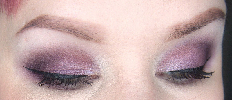 violetti meikki