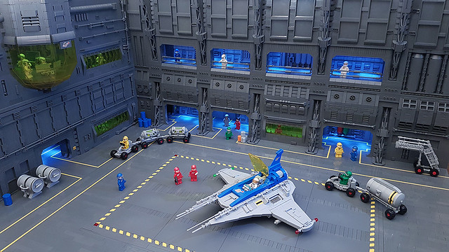 LEGO Neo Classic Space Hangar