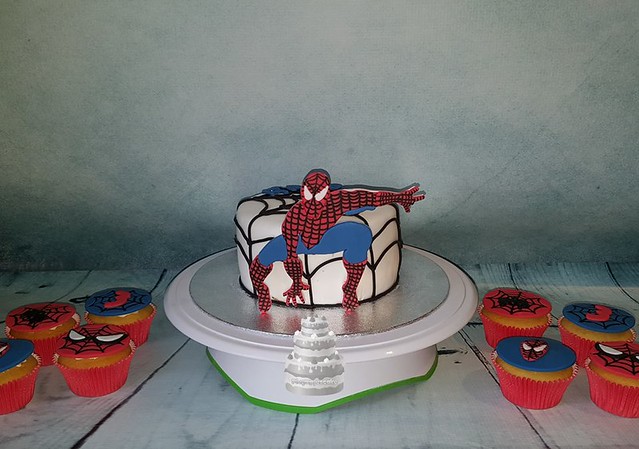 Spiderman Cake by Bianca Pluym of Pluympjescake