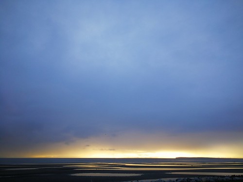 minimalistic landscape landschaft light nightandday stormclouds darkclouds clouds ocean evening sunsets canada britishcolumbia horizon lightatthehorizon