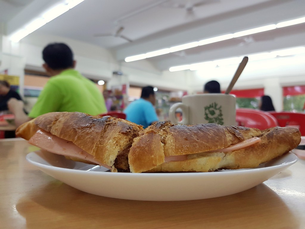 芝士火腿牛角包 Cheese + Ham Croissant $6.90 & 奶茶 $1.90 @ 溏记海南茶室 Thong Kee Kopitiam Glenmarie Shah Alam