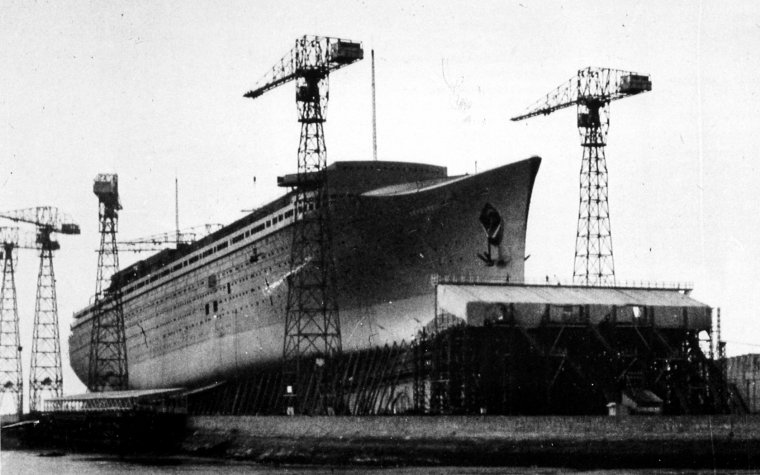 SS Normandie under construction, 1932