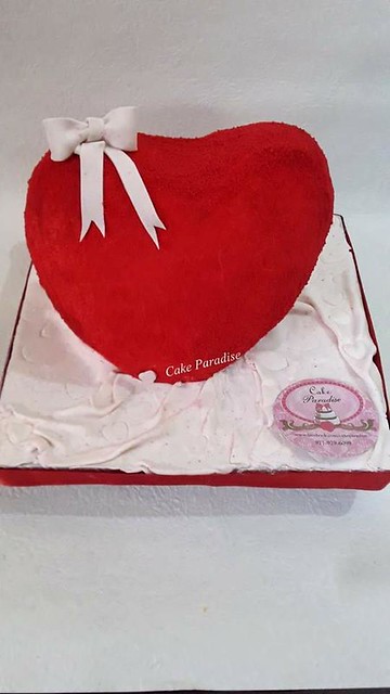 Whipped Cream Standing Heart Cake by Mini Gupta of Cake Paradise