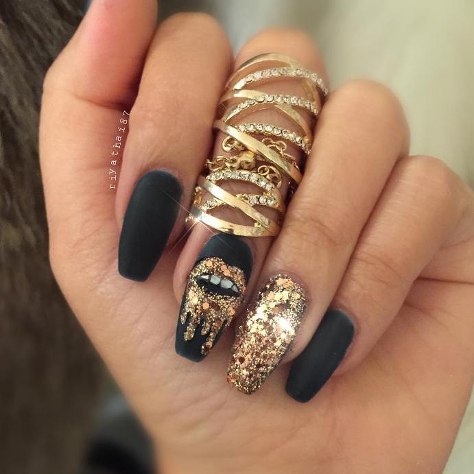 Glamorous black and gold nail design