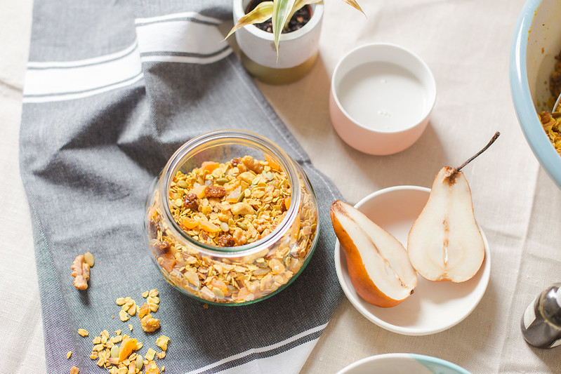 Turmeric Granola with Goldenberry