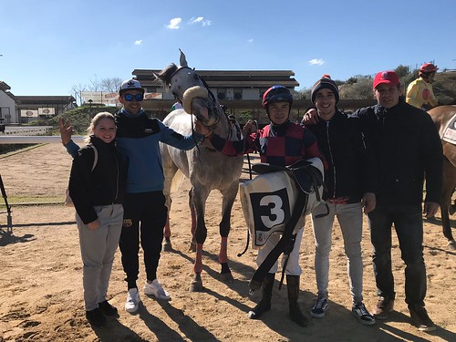 Cuarta jornada de carreras de caballos de la temporada de invierno en el hipódromo de dos hermanas