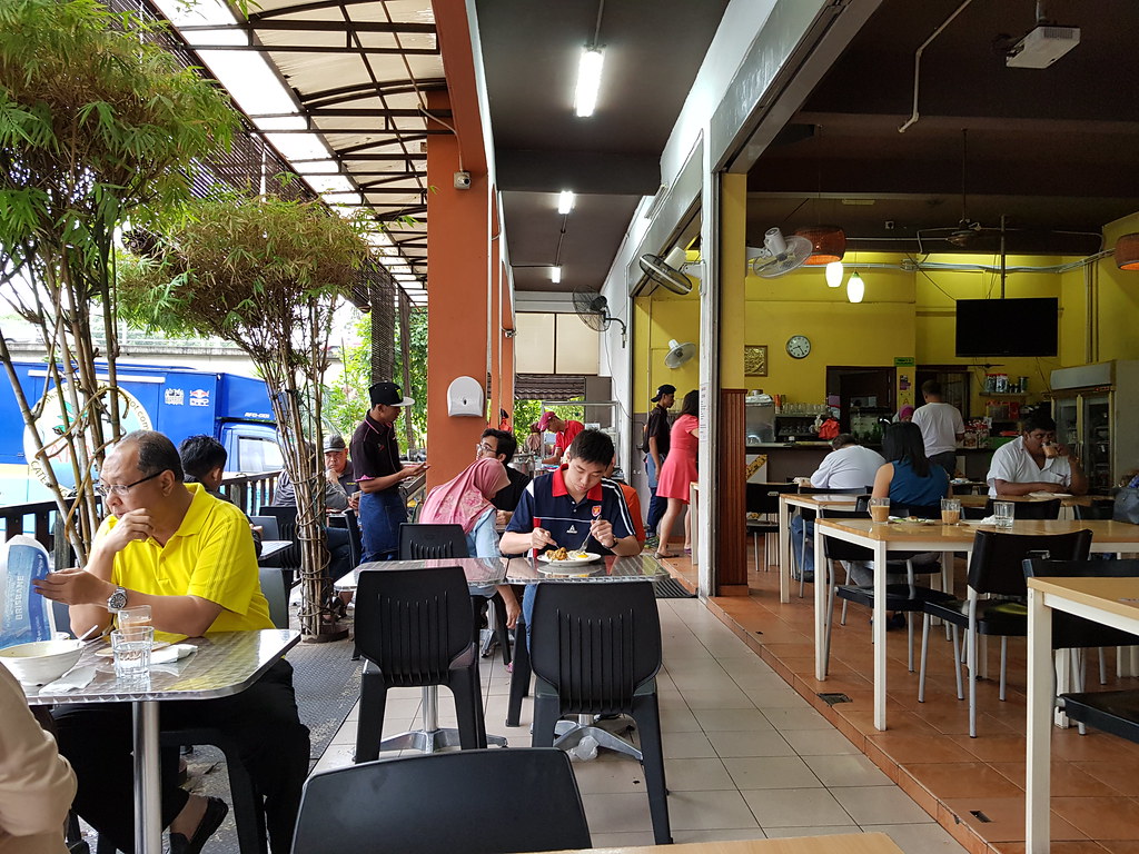 @ Restoran Akasia at Jalan Tiara 47600 Taman Perindustrian UEP Subang Jaya