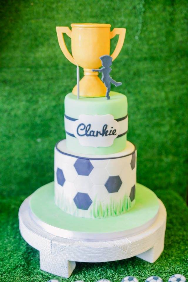 clarkie soccer party cake (6)
