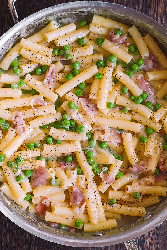pasta with prosciutto and peas, pasta with ham and peas, bacon pasta with peas