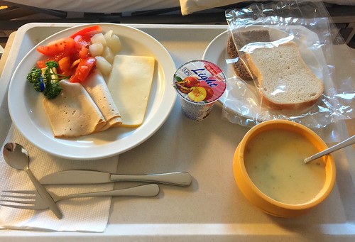 Kohlrabi cream soup, bread, cheese & cold cuts / Kohlrabicremesuppe, Aufschnitt, Käse & Brot