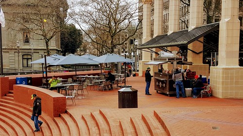 pioneer courthouse square food carts