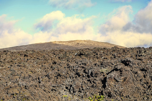 hawaii hawaiivolcanoesnationalpark hawaiianmauna volcano basalt lavaflow aa eruption fountaining cindercone cinder tephra growingmountain hawaiian wyojones np