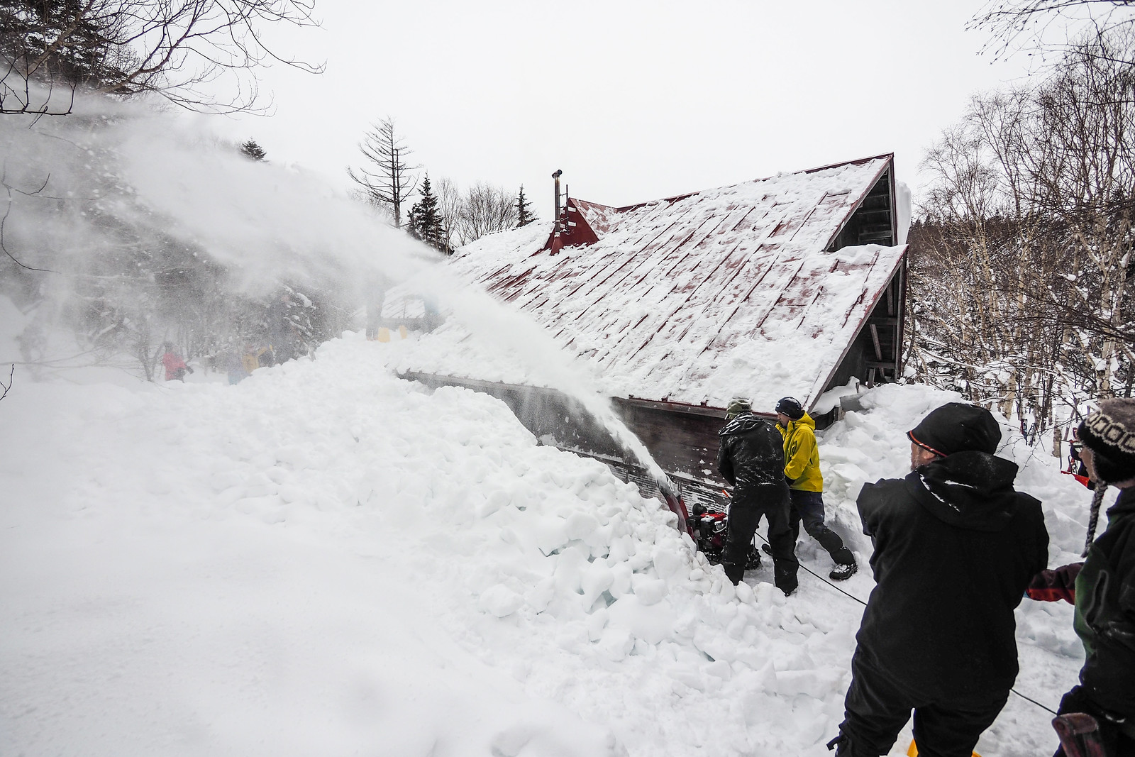 Bankei-sanso Hut annual snow clearing (Hokkaido, Japan)