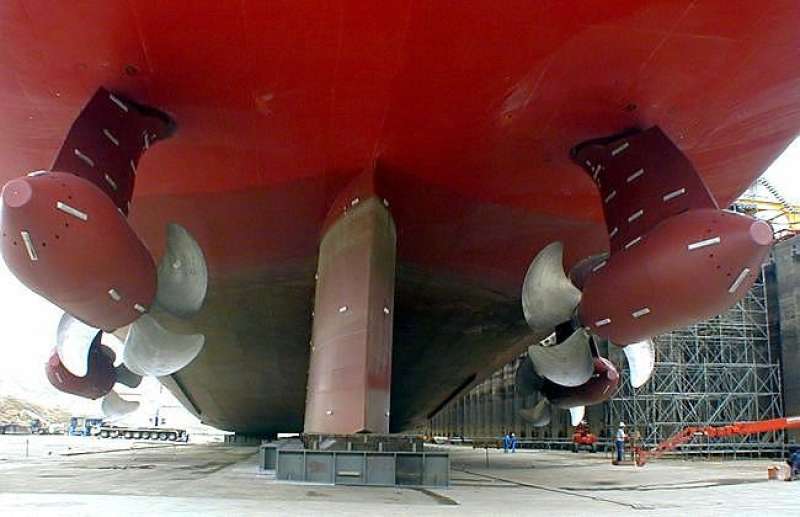 Propulsion pods on Queen Mary 2.