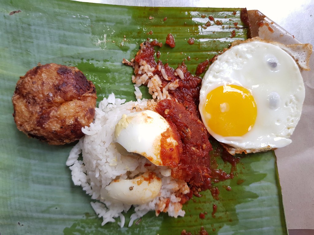 Nasi Lemak $2, Pekedil & Telu Mata @ Restoran Akasia at Jalan Tiara 47600 Taman Perindustrian UEP Subang Jaya
