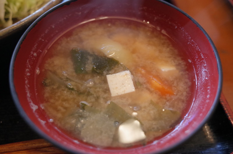 池袋西口美松アジと野菜フライ定食の味噌汁