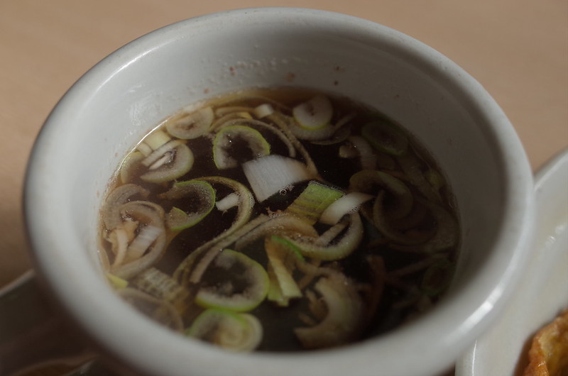 豊洲まるはなオムライスの中華スープ