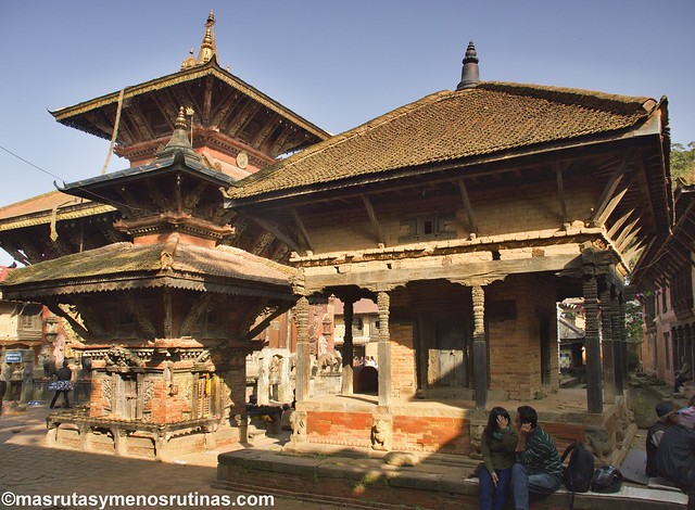 Bhaktapur: La adorable ciudad de terracota rojiza. Y Changu Narayan - Por el cielo y el infierno de NEPAL. Trek Langtang (7)