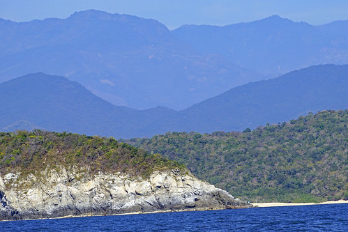 mexico oaxaca huatulco sierramadremountains coastline ocean pacificocean mountain rocks trees forest beach sand surf sony sonya7ii sonyfe24240mm