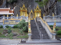 Khao Yoy Cave Temple