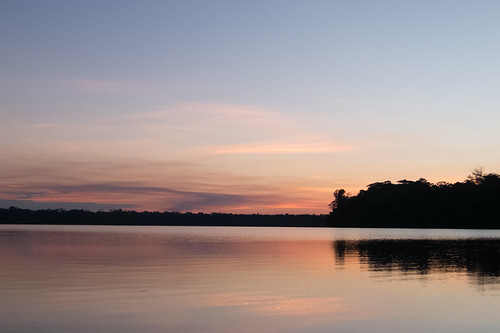 peru sunset lake tambopata madrededios ペルー per