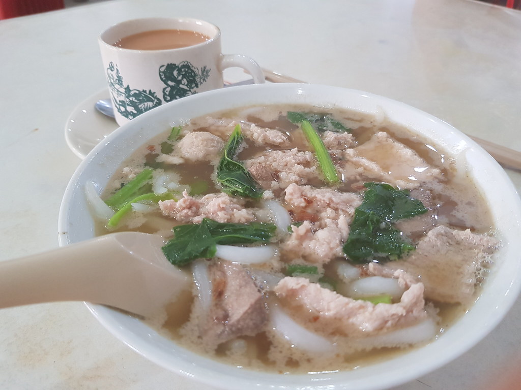 豬肉老鼠粉 Pork Noodle $6 & 奶茶 TehC $1.80 @ Kedai Kopi Nanking (南京茶餐室) USJ 10