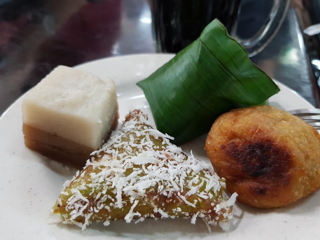 Malay Dessert & Kopi O $3.50 @ Restoran Soto Shah Alam