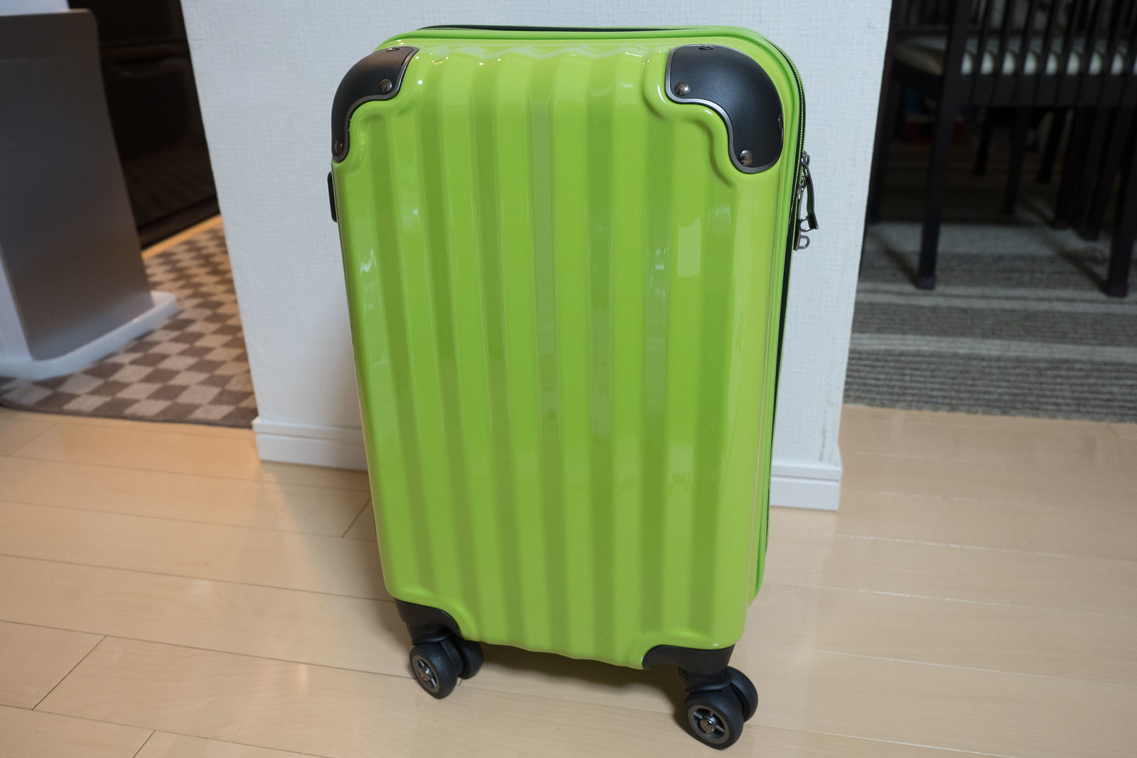 機内持ち込みOKのスーツケースは、容量拡張できるタイプが良いぞ！ - むねさだブログ