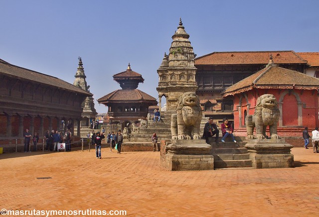 Bhaktapur: La adorable ciudad de terracota rojiza. Y Changu Narayan - Por el cielo y el infierno de NEPAL. Trek Langtang (3)
