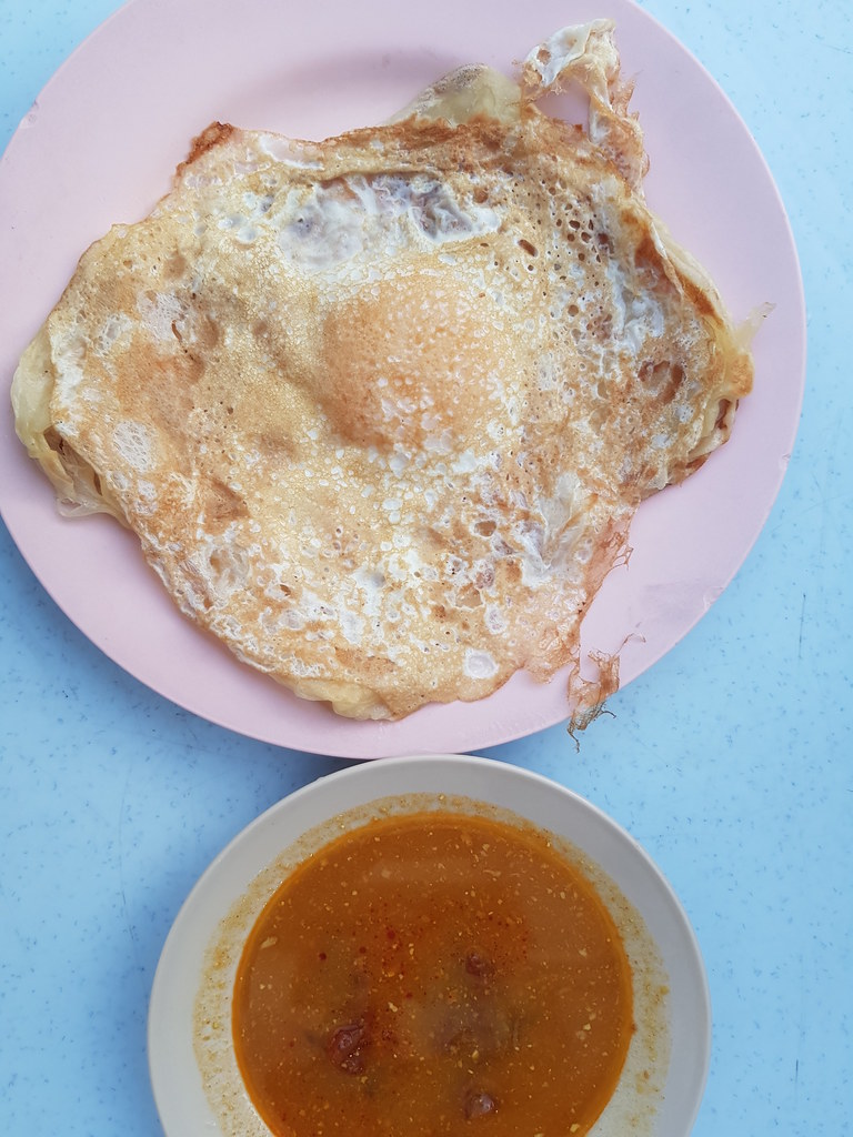 马来煎饼半熟鸡蛋配叁巴酱 Roti Tampal $2.30 @ Restoran Ceria Shah Alam