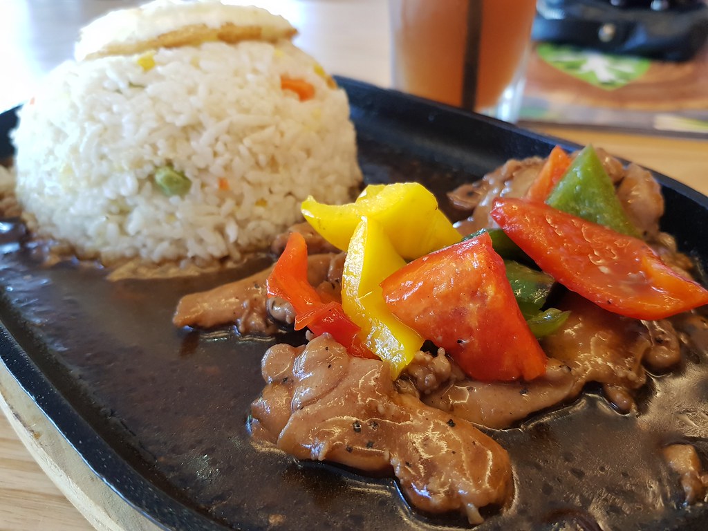 Sizzling Black Pepper Chicken w/Egg Fried Rice $19.90 @ The Food Tree at Glenmarie Shah Alam