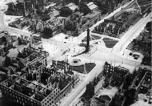 Luisenplatz_Darmstadt_1944