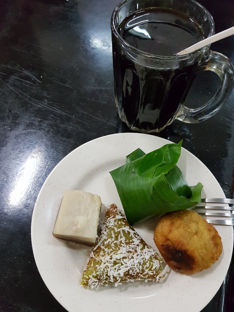 Malay Dessert & Kopi O $3.50 @ Restoran Soto Shah Alam
